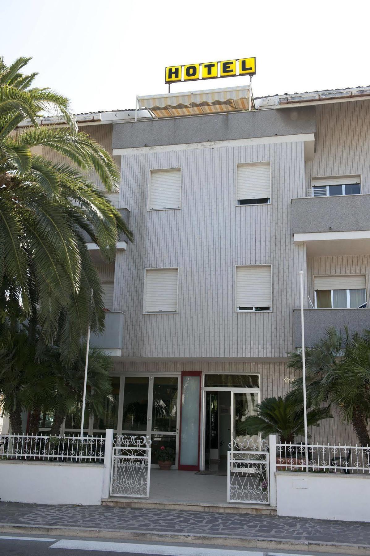 Hotel Caravel فاستو المظهر الخارجي الصورة
