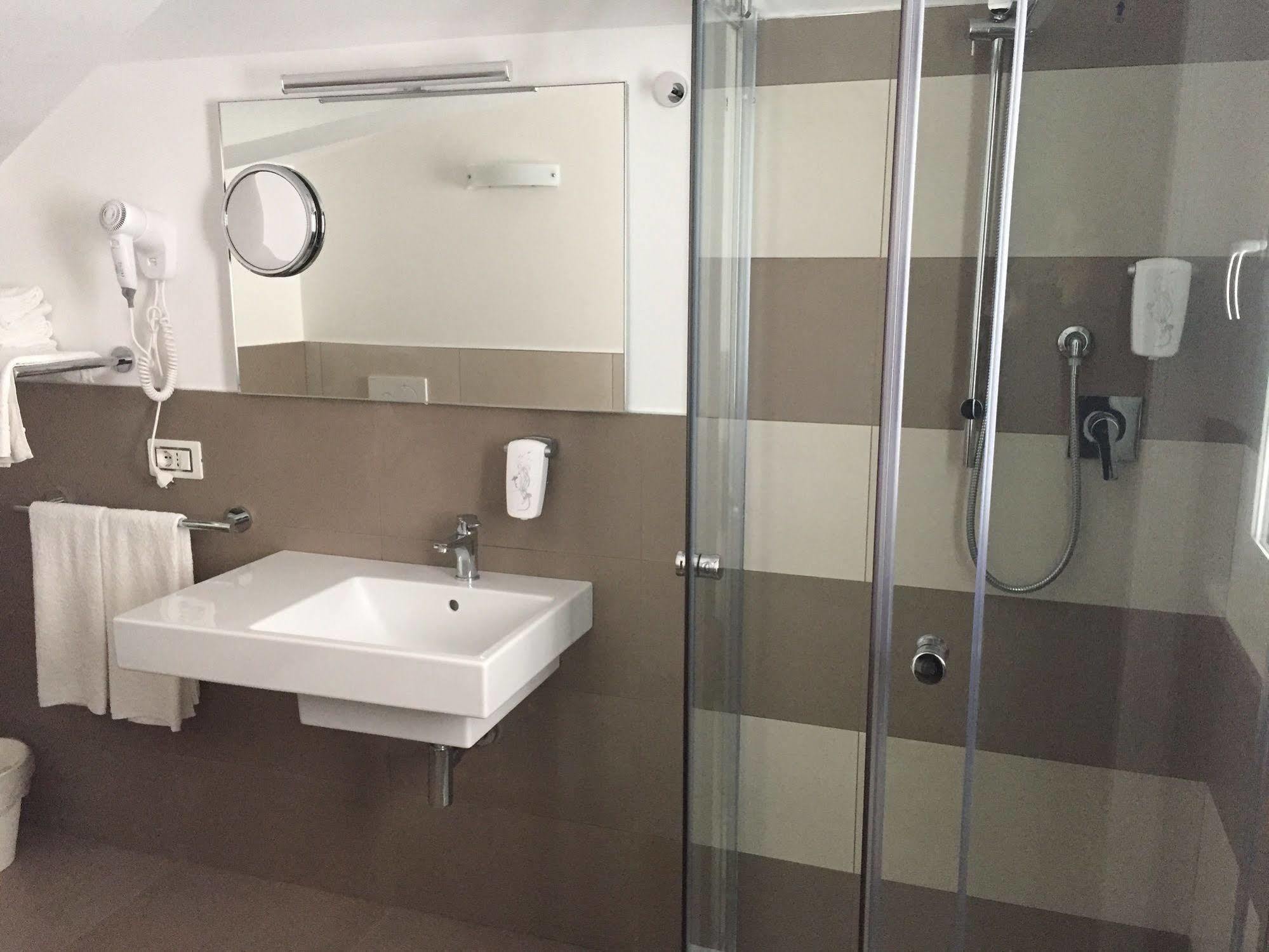 Hotel Caravel فاستو المظهر الخارجي الصورة